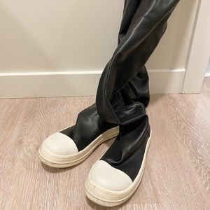 Super classic above the knees boots